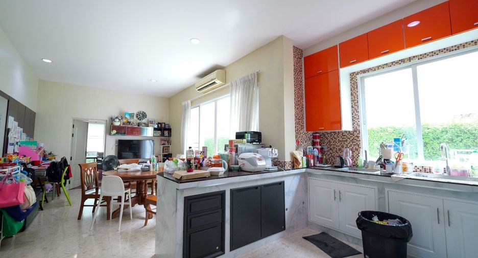 For sale 4 bedrooms house in Phra Khanong, Bangkok