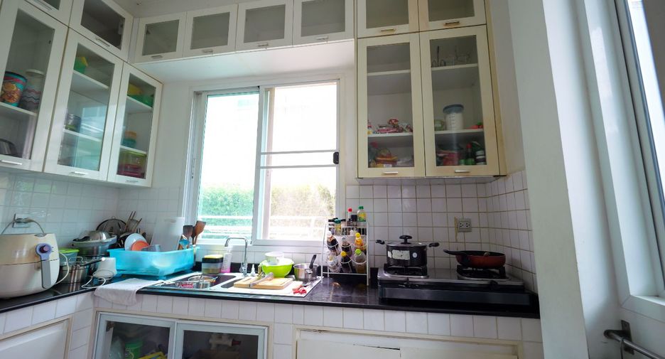 For sale 4 bedrooms house in Phra Khanong, Bangkok