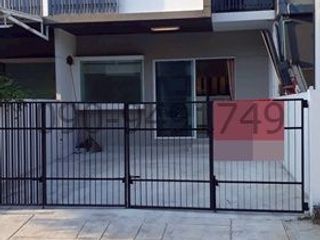For rent 3 bedrooms townhouse in Phra Samut Chedi, Samut Prakan