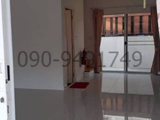 For rent 3 bedrooms townhouse in Phra Samut Chedi, Samut Prakan