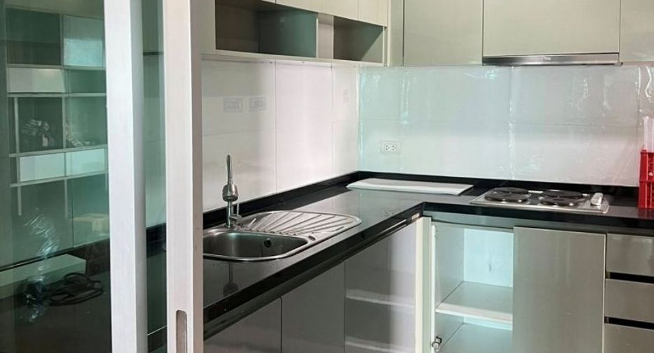 À vendre 6 chambres condo à Huai Khwang, Bangkok