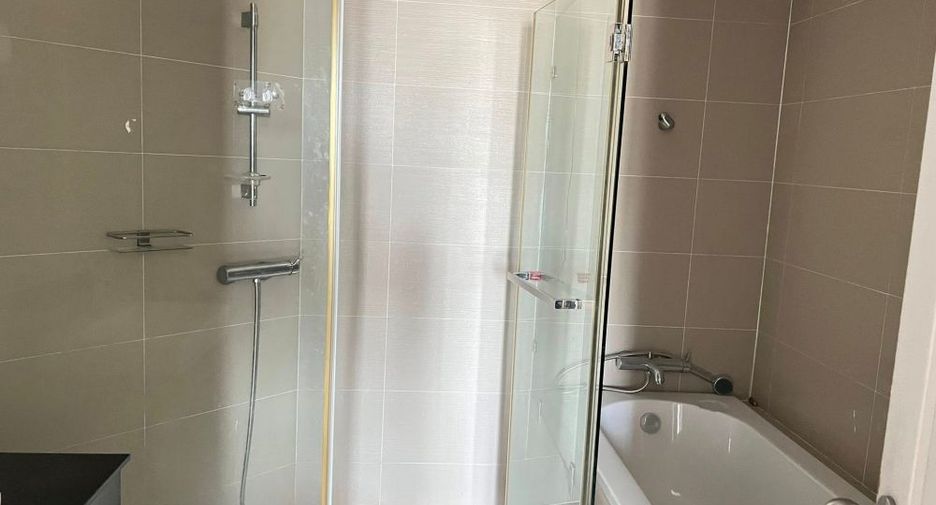 À vendre 6 chambres condo à Huai Khwang, Bangkok