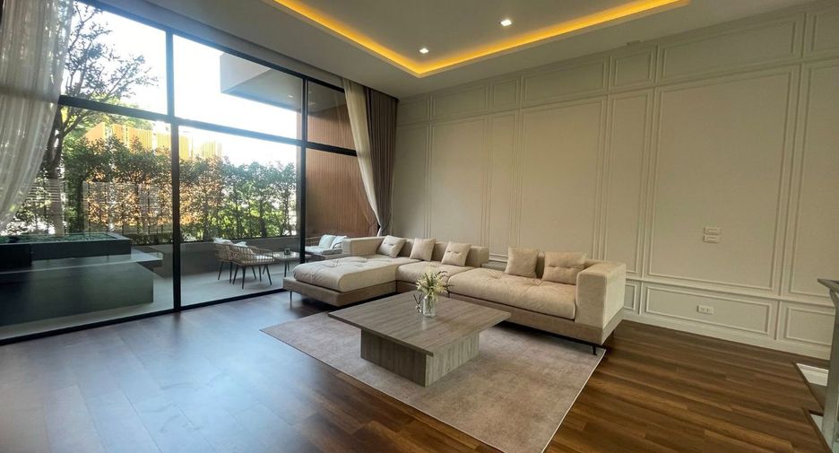 For sale 4 bedrooms townhouse in Mueang Samut Prakan, Samut Prakan