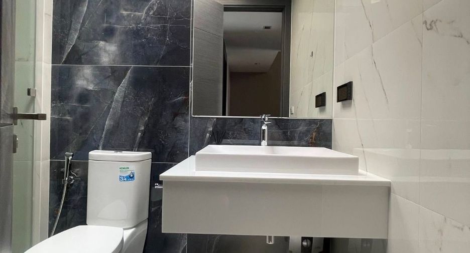 For sale 4 bedrooms townhouse in Mueang Samut Prakan, Samut Prakan