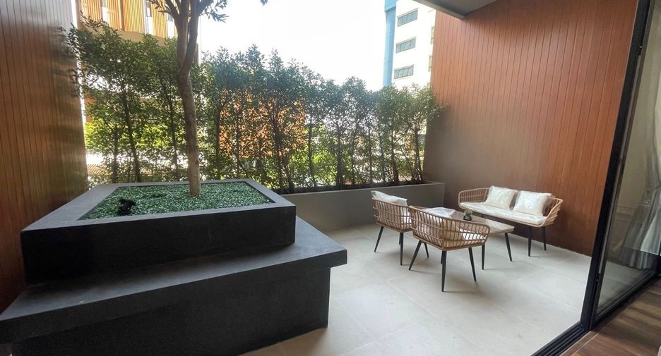 For sale 4 bedrooms townhouse in Mueang Samut Prakan, Samut Prakan