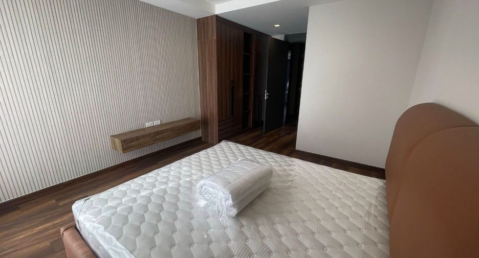 For sale 4 bedrooms townhouse in Mueang Samut Prakan, Samut Prakan