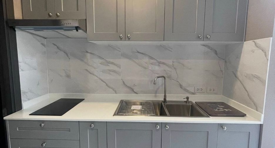 For sale 4 bedrooms townhouse in Mueang Samut Prakan, Samut Prakan