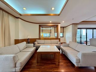 À louer 4 chambres appartement à Sathon, Bangkok