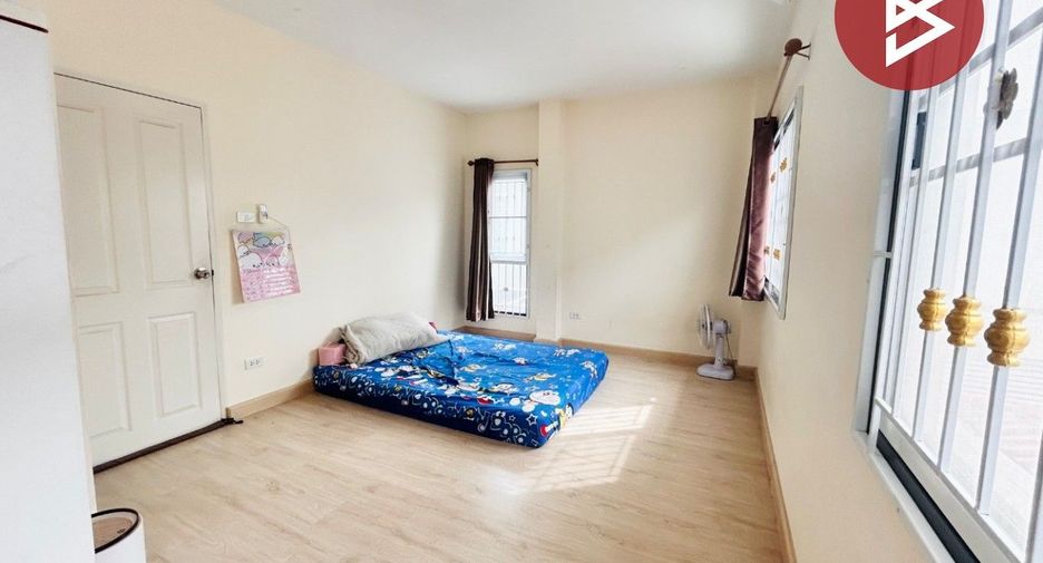 À vendre 2 chambres maison de ville à Si Racha, Chonburi