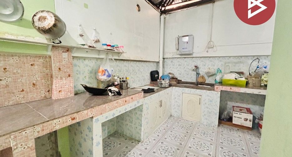 À vendre 2 chambres maison de ville à Si Racha, Chonburi
