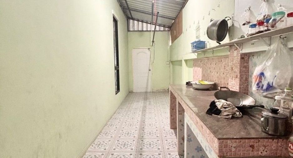 À vendre 2 chambres maison de ville à Si Racha, Chonburi