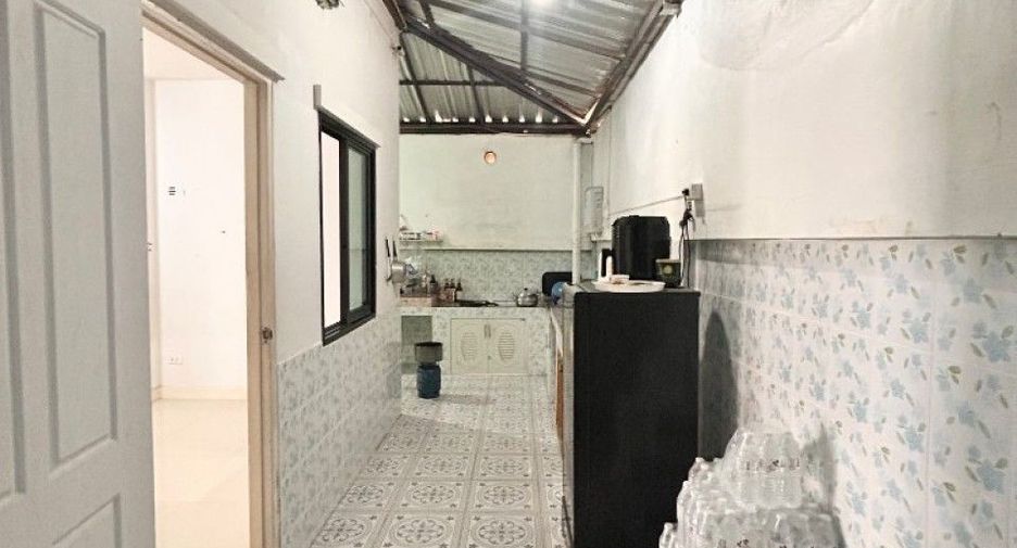 À vendre 2 chambres maison de ville à Si Racha, Chonburi