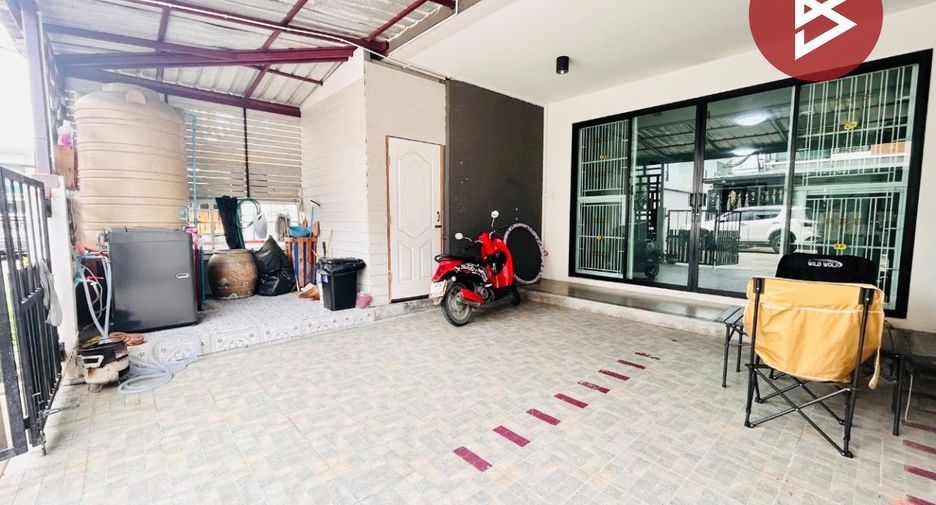À vendre 2 chambres maison de ville à Si Racha, Chonburi