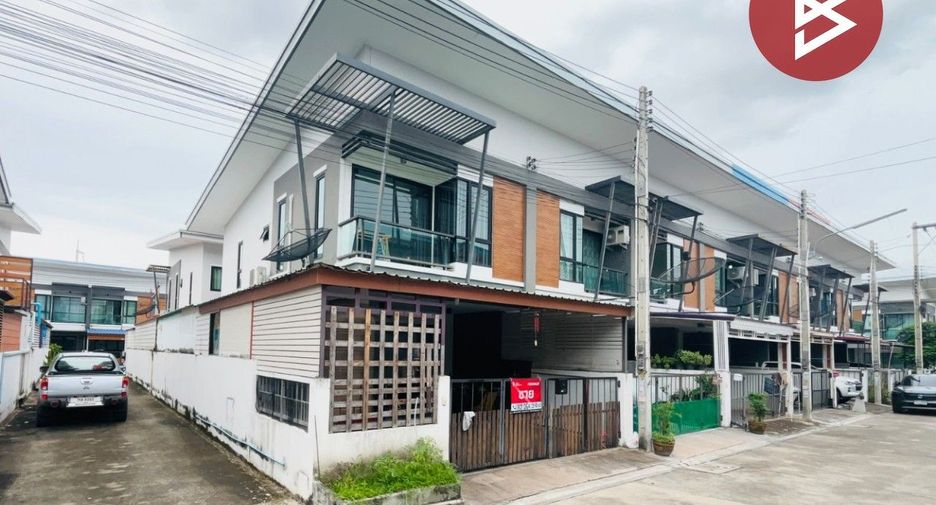 À vendre 2 chambres maison de ville à Si Racha, Chonburi