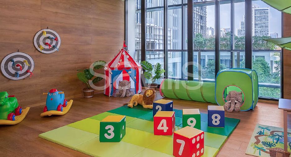 For sale 1 bed condo in Khlong Toei, Bangkok