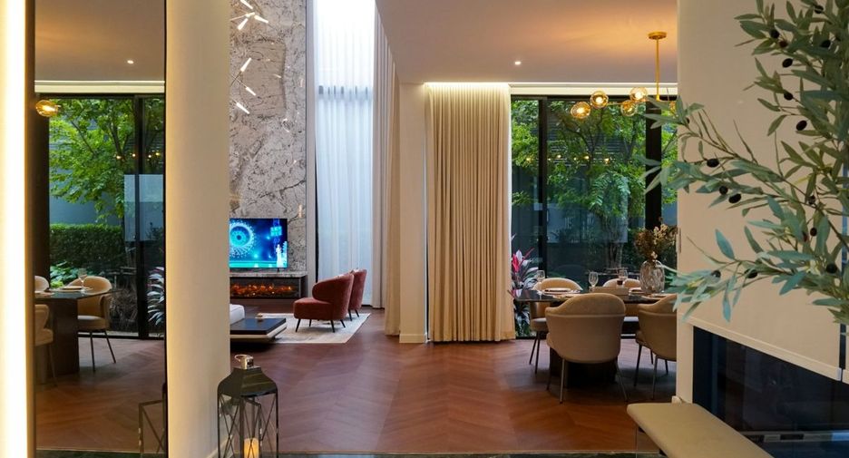 For rent and for sale 4 bedrooms house in Bang Kapi, Bangkok
