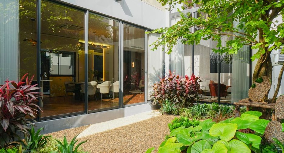 For rent and for sale 4 bedrooms house in Bang Kapi, Bangkok
