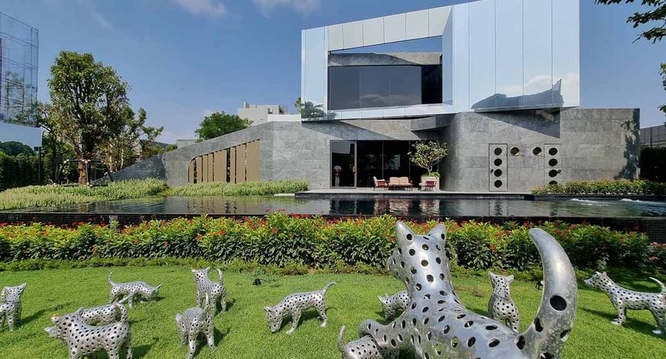 For rent and for sale 4 bedrooms house in Bang Kapi, Bangkok