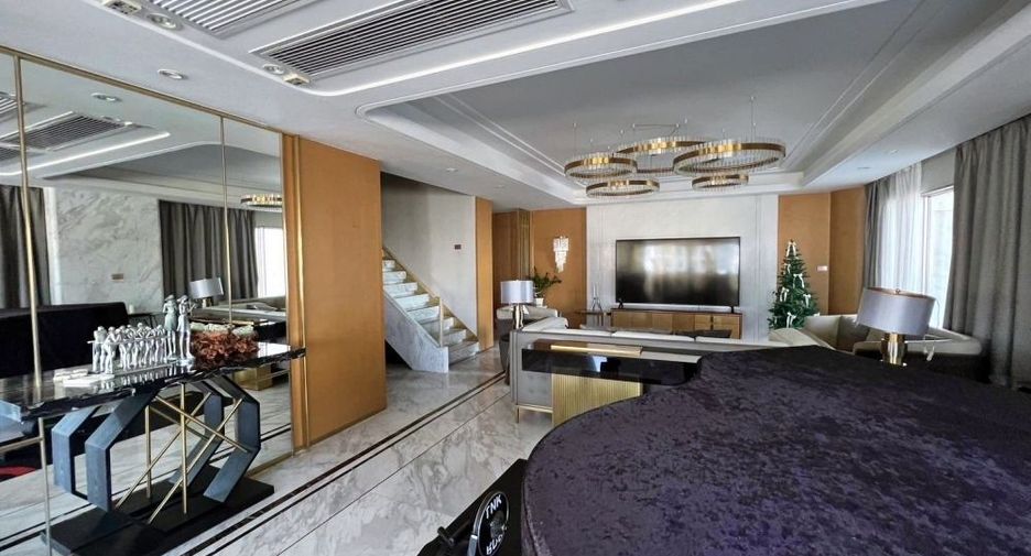 For sale 3 bedrooms condo in Khlong Toei, Bangkok