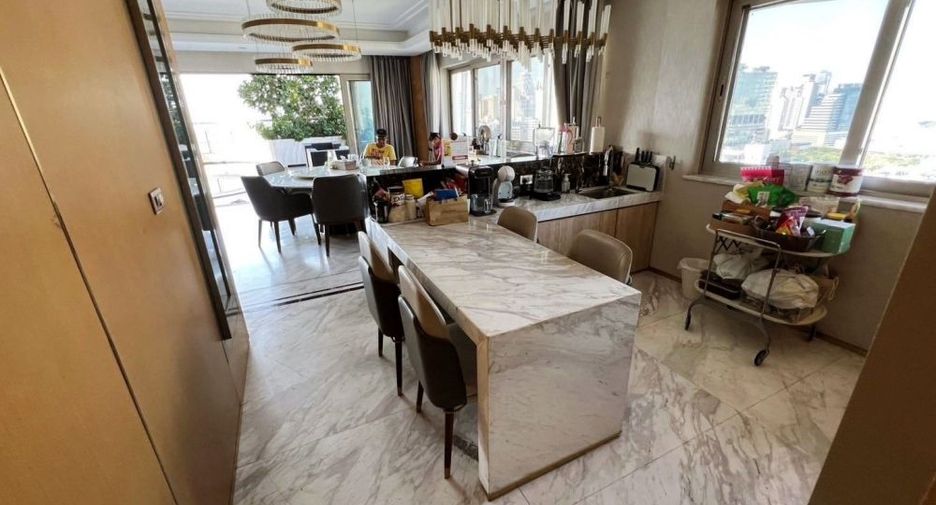 For sale 3 bedrooms condo in Khlong Toei, Bangkok