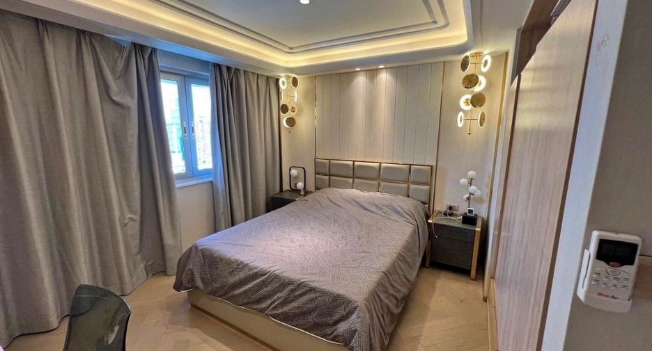 For sale 3 bedrooms condo in Khlong Toei, Bangkok