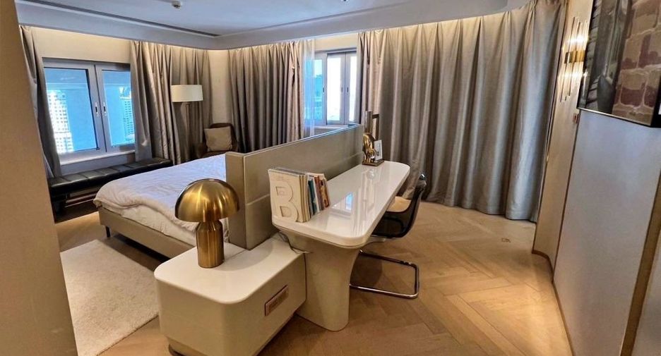 For sale 3 bedrooms condo in Khlong Toei, Bangkok