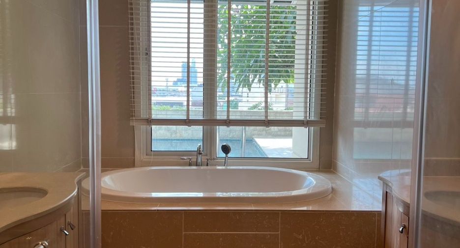 For sale 3 bedrooms condo in Sathon, Bangkok