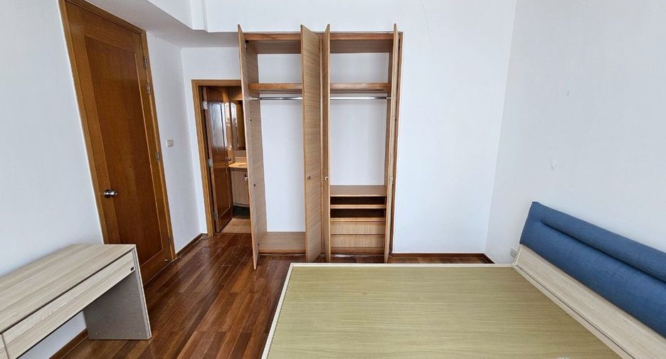 For sale 3 bedrooms condo in Sathon, Bangkok