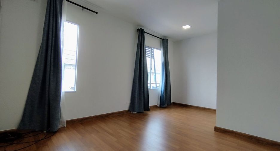 For sale 2 bedrooms townhouse in Bang Phli, Samut Prakan