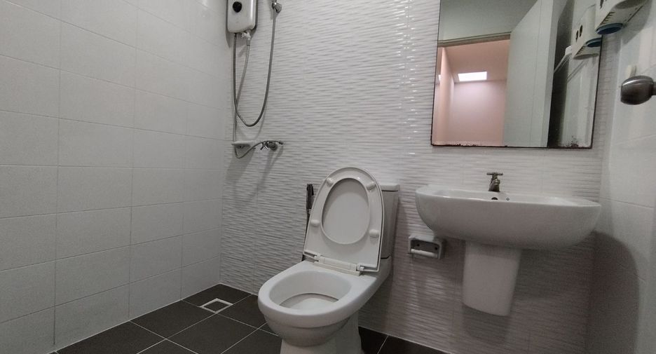For sale 2 bedrooms townhouse in Bang Phli, Samut Prakan