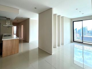 For sale 5 bedrooms condo in Watthana, Bangkok