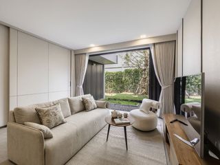 For rent and for sale 4 bedrooms house in Saphan Sung, Bangkok