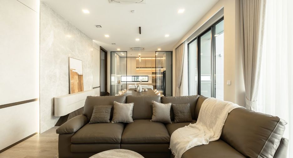 For rent and for sale 4 bedrooms house in Saphan Sung, Bangkok
