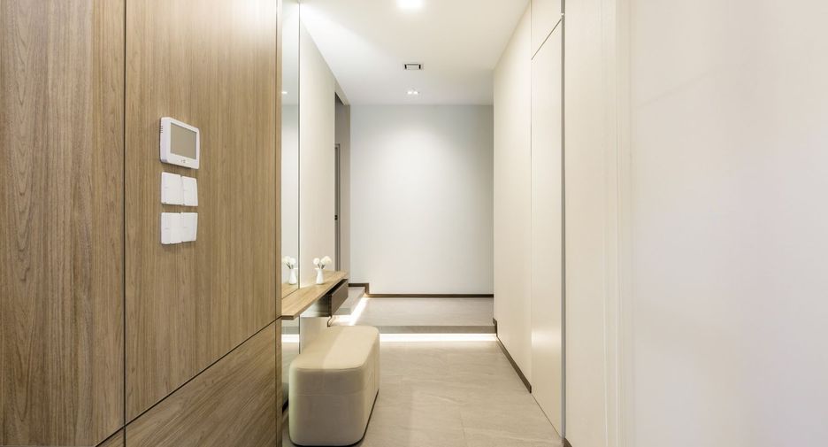 For rent and for sale 4 bedrooms house in Saphan Sung, Bangkok