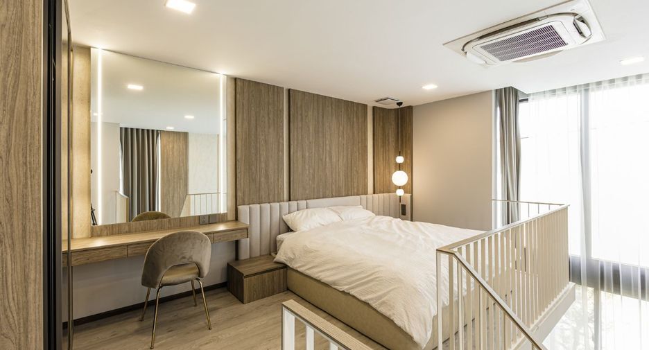 For rent and for sale 4 bedrooms house in Saphan Sung, Bangkok