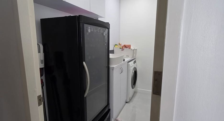 Wohnung zum Kauf mit 3 Zimmer in Khlong Toei, Bangkok