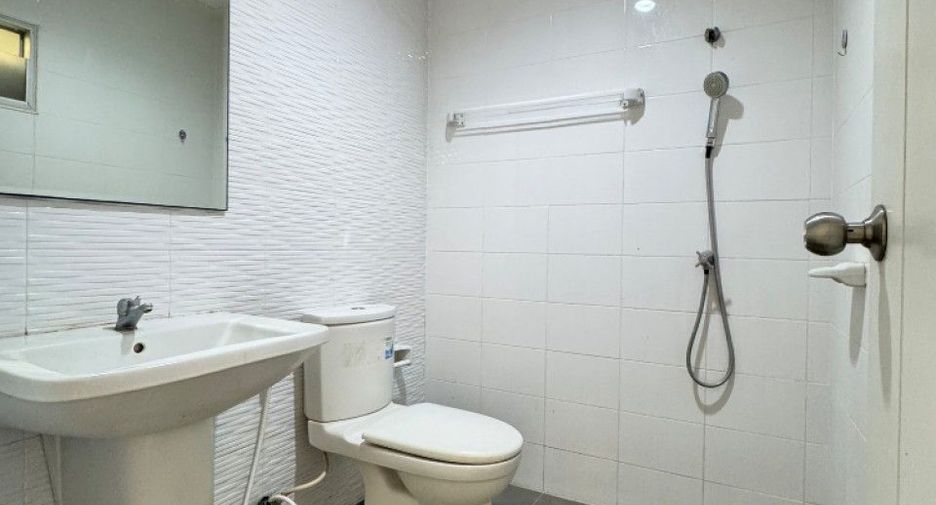 For sale 3 bedrooms townhouse in Mueang Pathum Thani, Pathum Thani