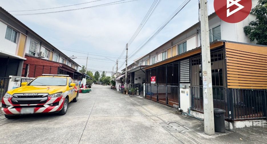 For sale 3 bedrooms townhouse in Mueang Pathum Thani, Pathum Thani