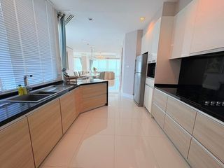 For rent 3 bedrooms condo in Bang Lamung, Chonburi