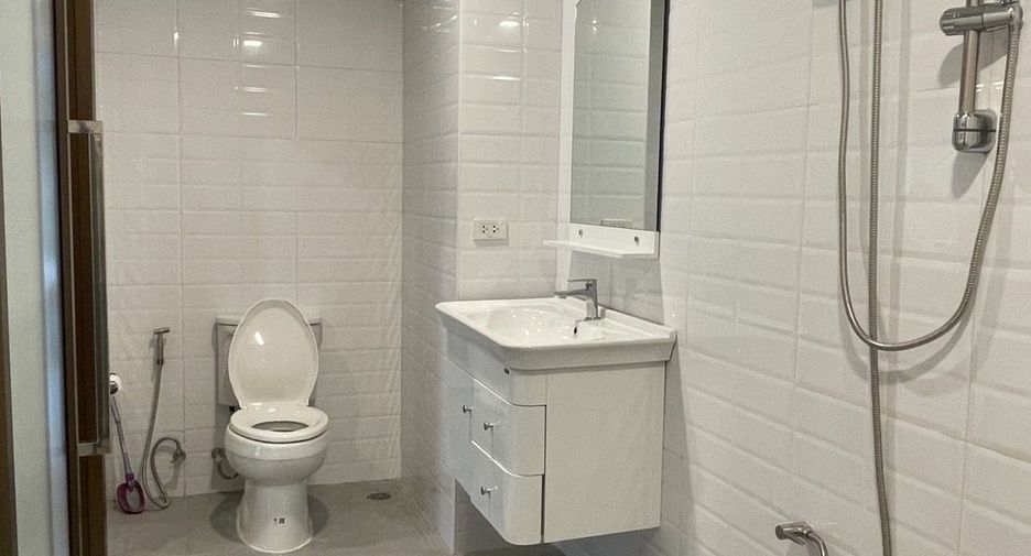 For rent 1 bed condo in Watthana, Bangkok