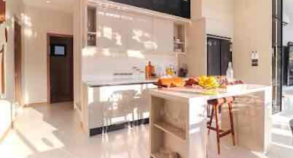 Villa en alquiler de 8 habitaciones en Bang Lamung, Chonburi