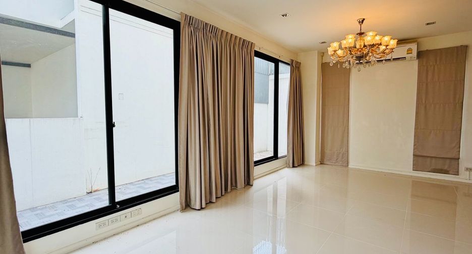 For sale 3 bedrooms house in Khlong Luang, Pathum Thani