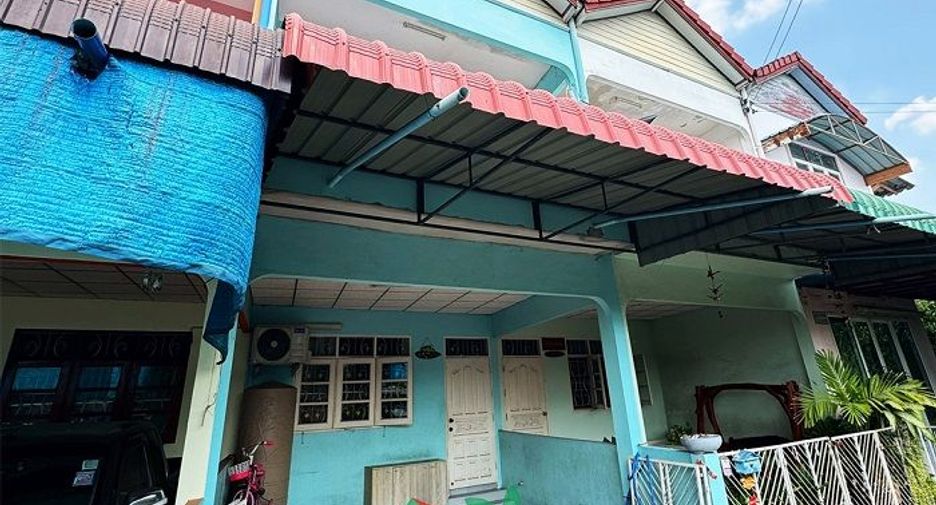 Casa adosada en venta de 2 habitaciones en Krathum Baen, Samut Sakhon