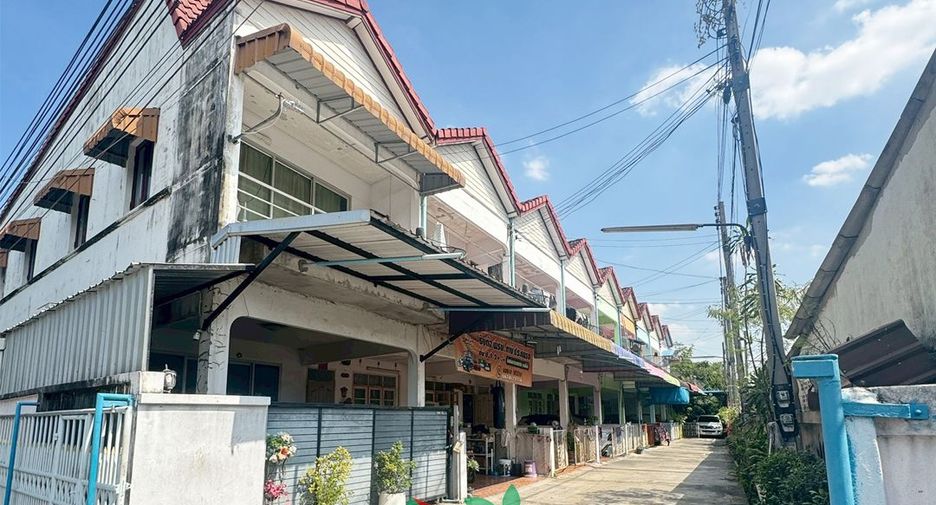 Casa adosada en venta de 2 habitaciones en Krathum Baen, Samut Sakhon