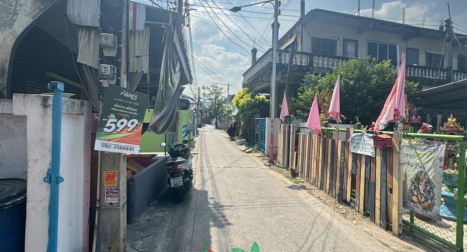 Casa adosada en venta de 2 habitaciones en Krathum Baen, Samut Sakhon