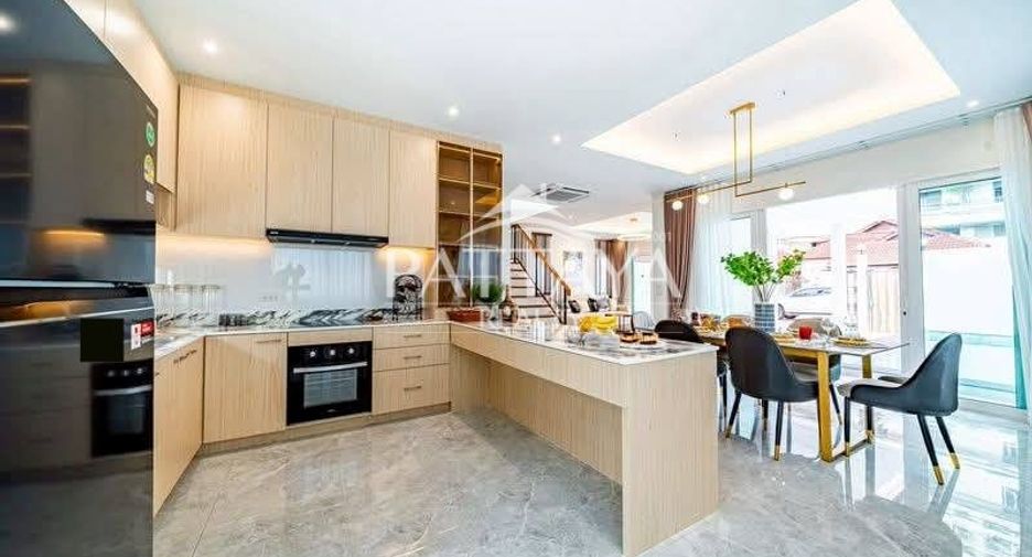 Casa en venta de 4 habitaciones en Bang Lamung, Chonburi