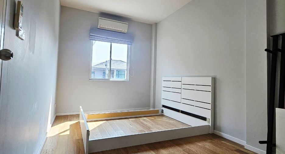 Reihenhaus zum Kauf mit 4 Zimmer in Khlong Luang, Pathum Thani
