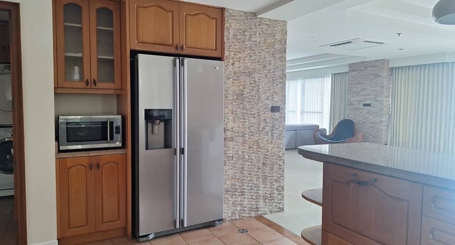 Condo en alquiler de 4 habitaciones en Khlong Toei, Bangkok