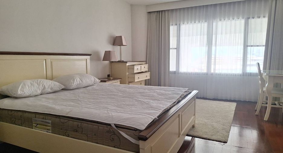 Condo en alquiler de 4 habitaciones en Khlong Toei, Bangkok