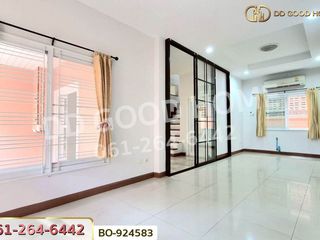 For rent and for sale 4 bedrooms townhouse in Mueang Nonthaburi, Nonthaburi